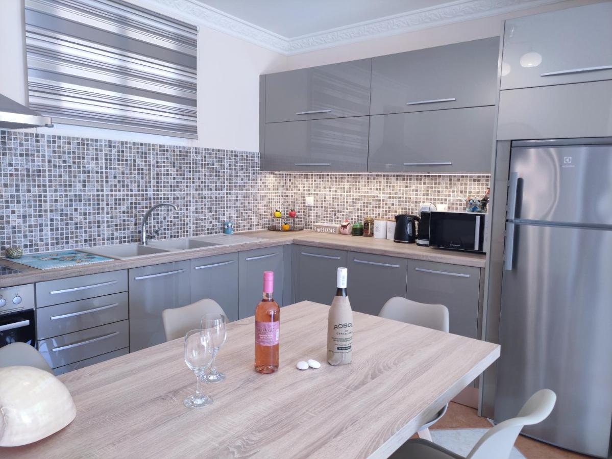 Blue Lagoon Luxury Apartment B2 アルゴストリオン エクステリア 写真